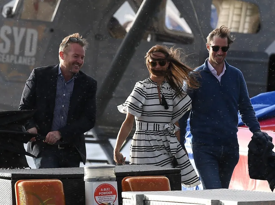 Rozczochrana, ale i tak bardzo stylowa. Pippa Middleton w podróży poślubnej. FOTO