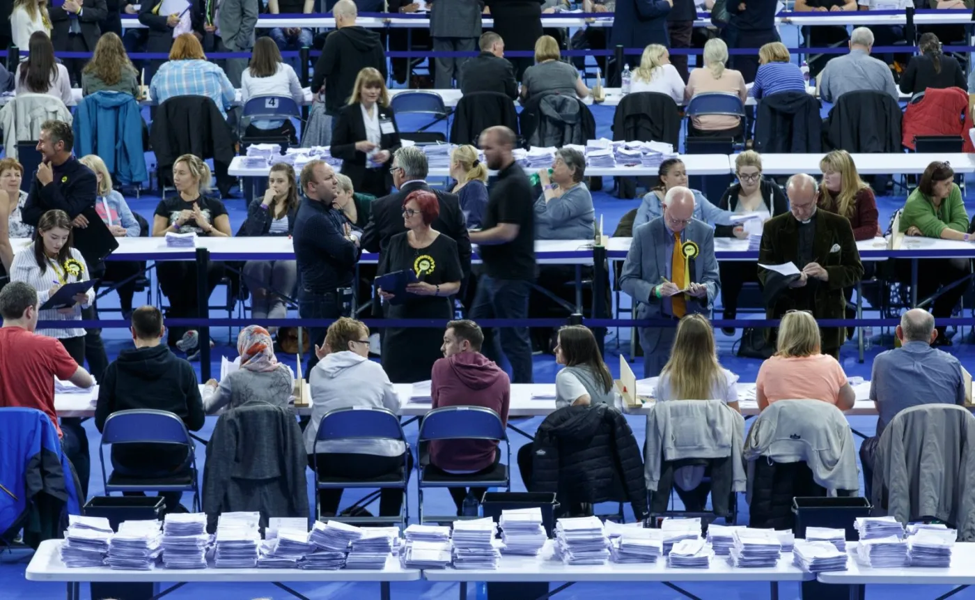 Liczenie głosów po wyborach w Wielkiej Brytanii