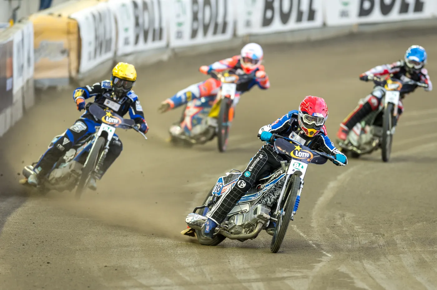 Jarosław Hampel (kask czerwony), Nicolai Klindt (niebieski), Kacper Gomólski (biały), Mateusz Szczepaniak (żółty) podczas jednego z biegów pierwszej rundy indywidualnych Mistrzostw Europy na żużlu
