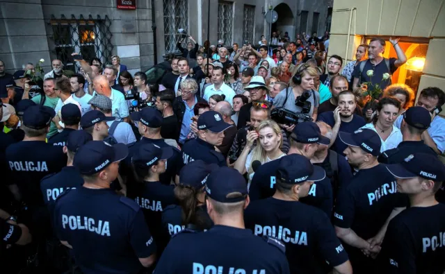 Niech kontrmanifestacja zapłaci za ochronę. Eksperci krytykują plan PiS i wypominają 2012 rok