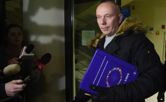 Generał Pytel po wyjściu z prokuratury: Odmówiłem składania zeznań. Sprawa jest polityczna