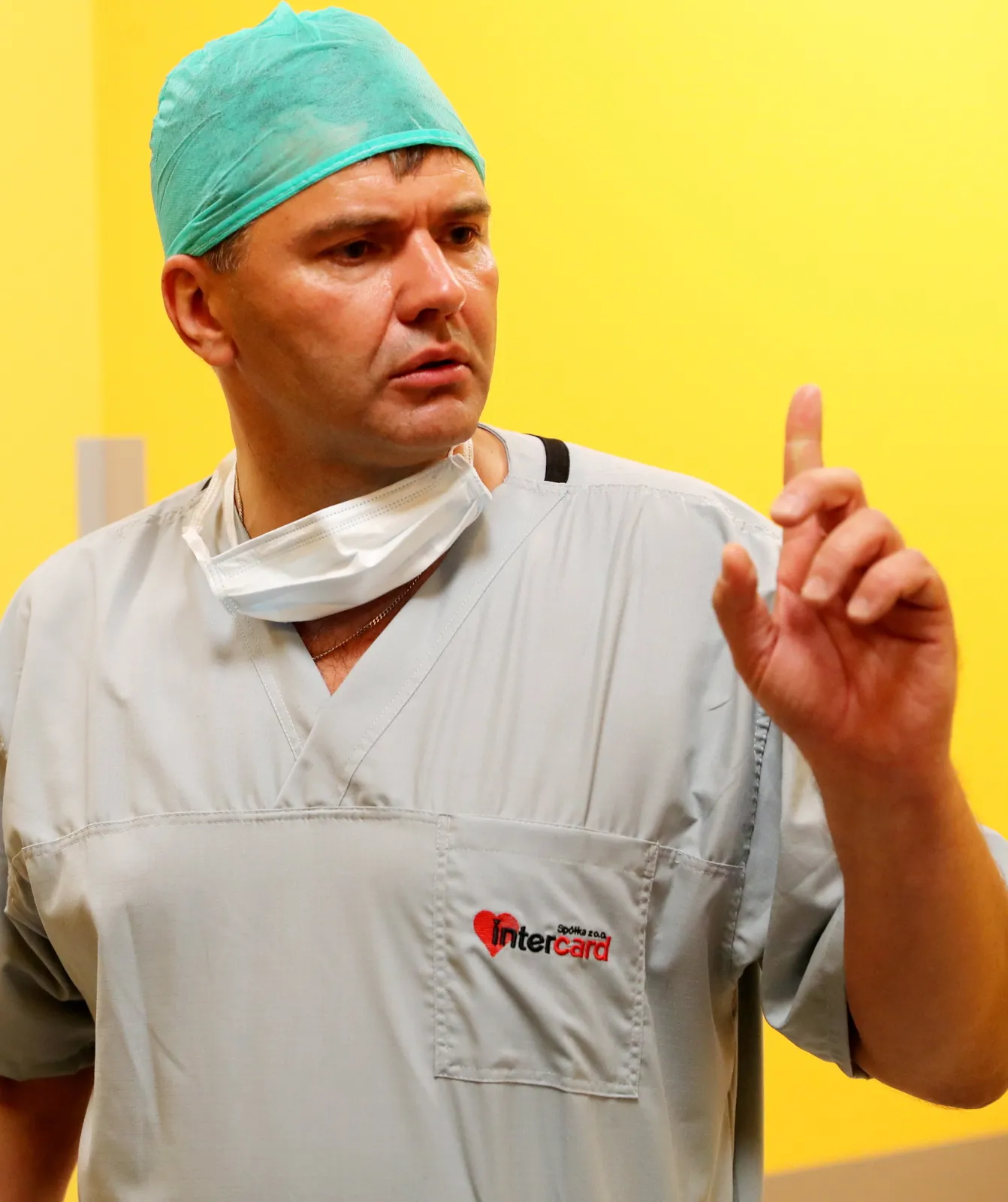 10639565-profesor-dariusz-dudek-wszczepil.jpg