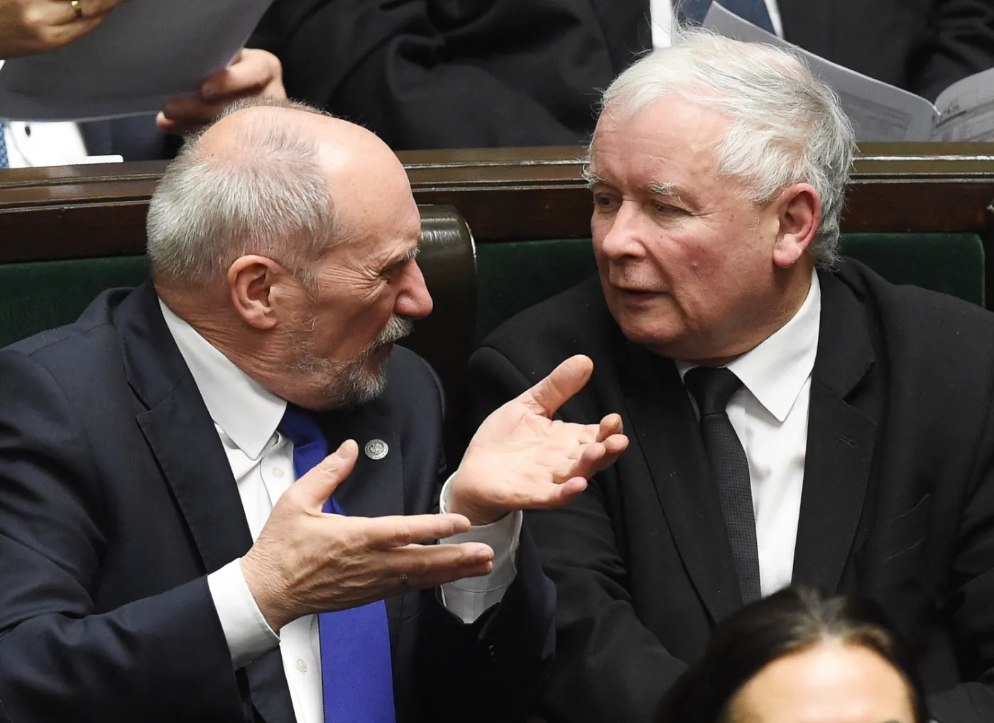 Antoni Macierewicz i Jarosław Kaczyński w ławach sejmowych