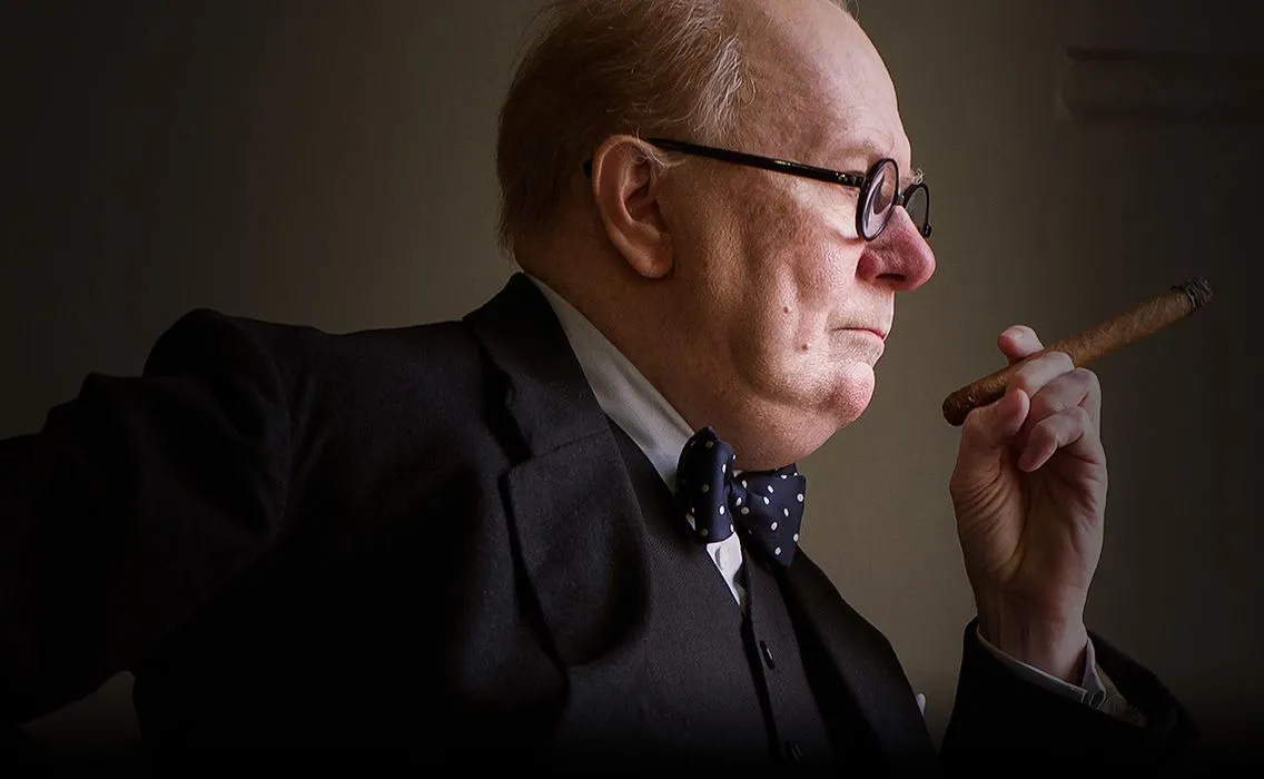 Gary Oldman jako Winston Churchill