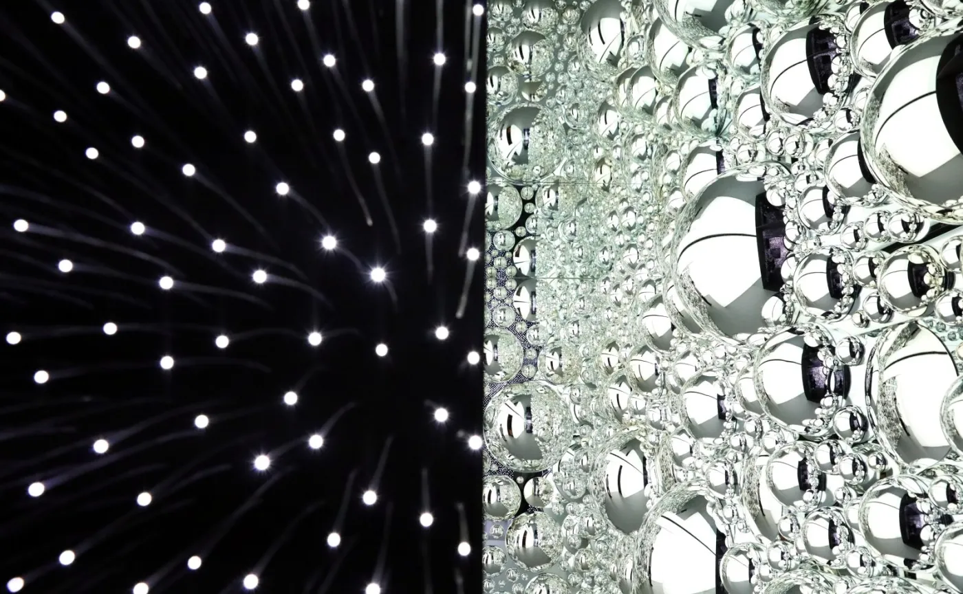 "Jak widok z okna otwartego na przestrzeń kosmiczną". Tak wygląda najczarniejszy budynek świata [GALERIA]