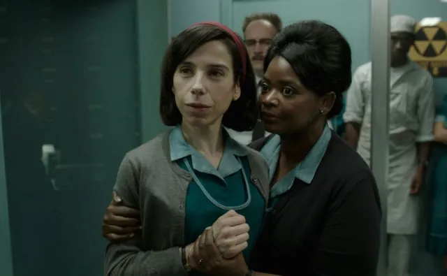 "Kształt wody". Niema kobieta, Afroamerykanka, gej i Żyd kontra zły patriarchat, czyli baśń na nasze czasy [RECENZJA]