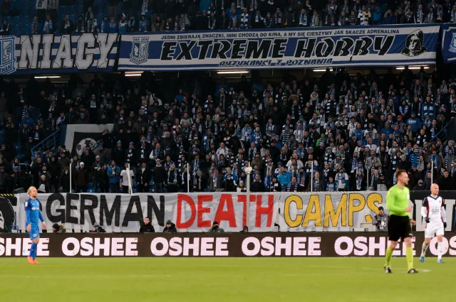 Transparent "German Death Camps" na meczu w Poznaniu