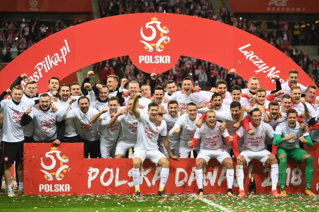 10 mln zł - tyle podzielą między siebie polscy piłkarze za awans na mundial. Zobacz kto, ile dostanie z tej kwoty