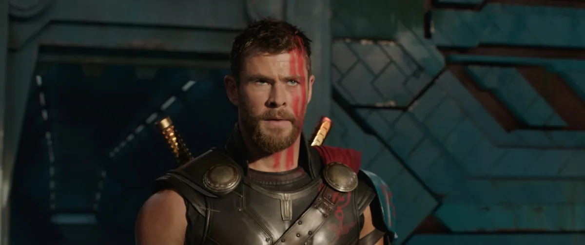 10496629-chris-hemsworth-w-filmie-thor.jpg