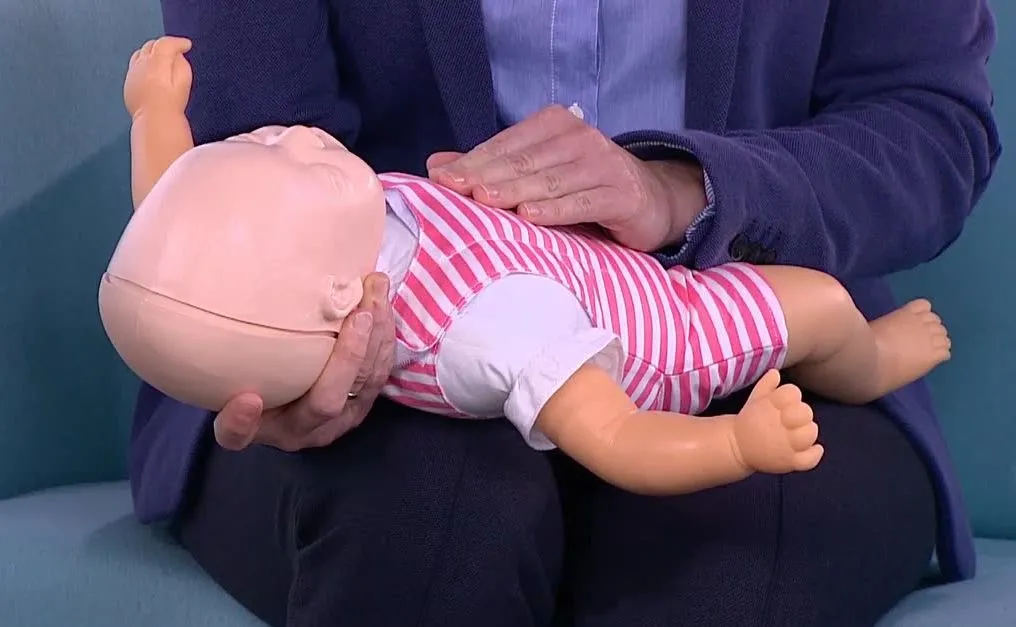 Jak udzielić pierwszej pomocy niemowlęciu?