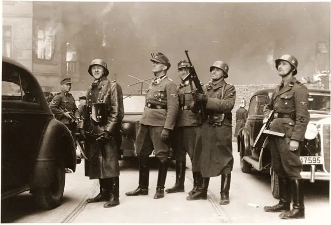 Powstanie w getcie warszawskim - Fotografia z Raportu Jürgena Stroopa do Heinricha Himmlera z maja 1943