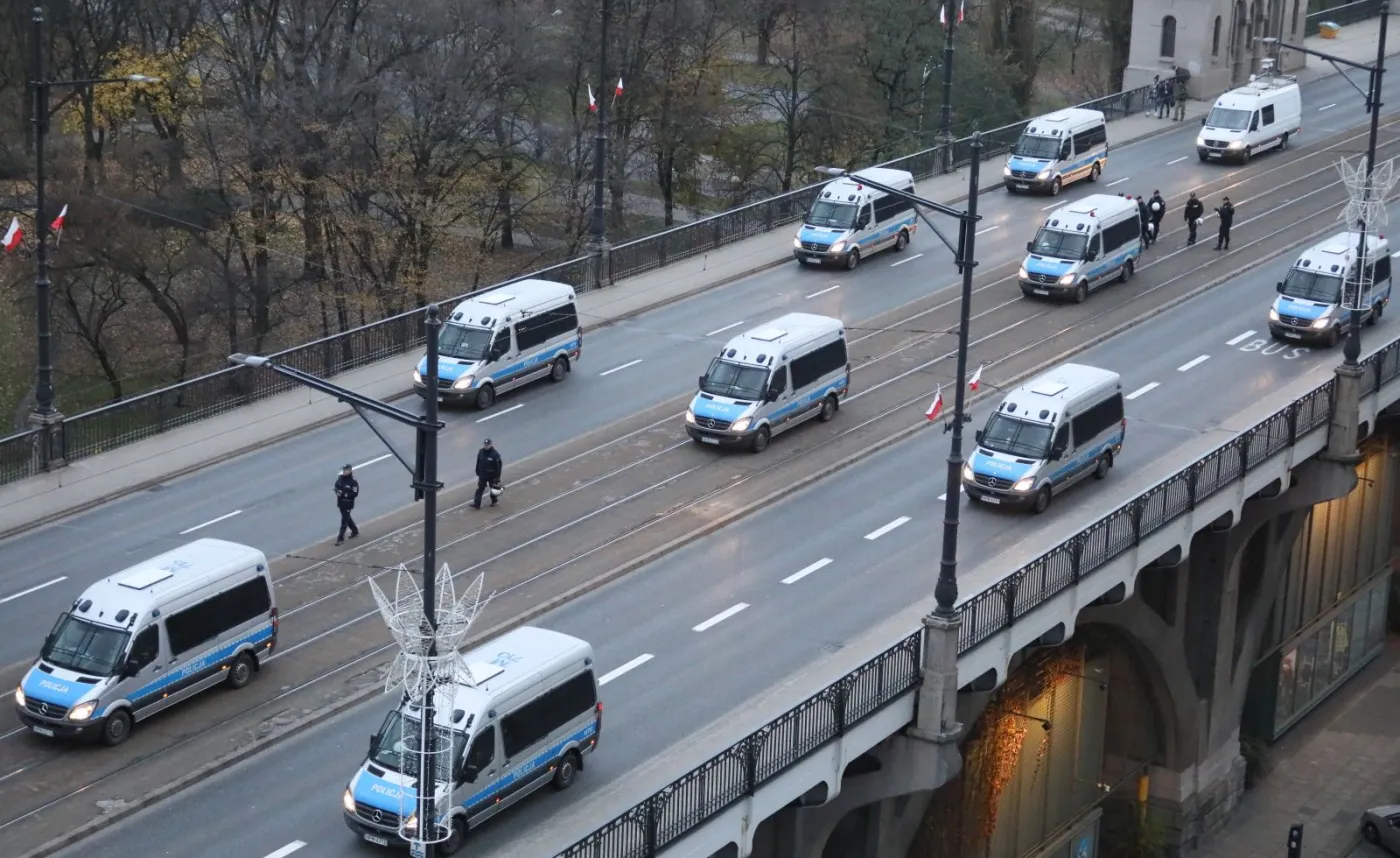 Policja na Moście Poniatowskiego w Warszawie, podczas Marszu Niepodległości 2017