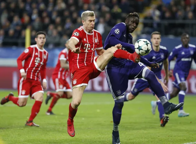 Liga Mistrzów: Teodorczyk pudłował, Lewandowski trafił, remis w hicie, rekord goli PSG [WIDEO]