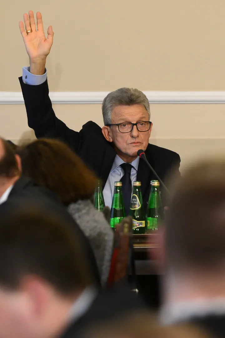 Przewodniczący komisji Stanisław Piotrowicz podczas posiedzenia komisji sprawiedliwości i praw człowieka.