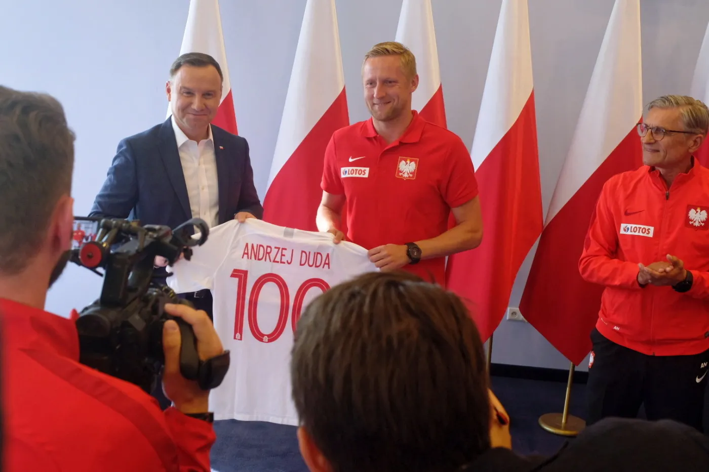 Od lewej: prezydent Andrzej Duda, piłkarz reprezentacji Polski Kamil Glik i selekcjoner kadry Adam Nawałka