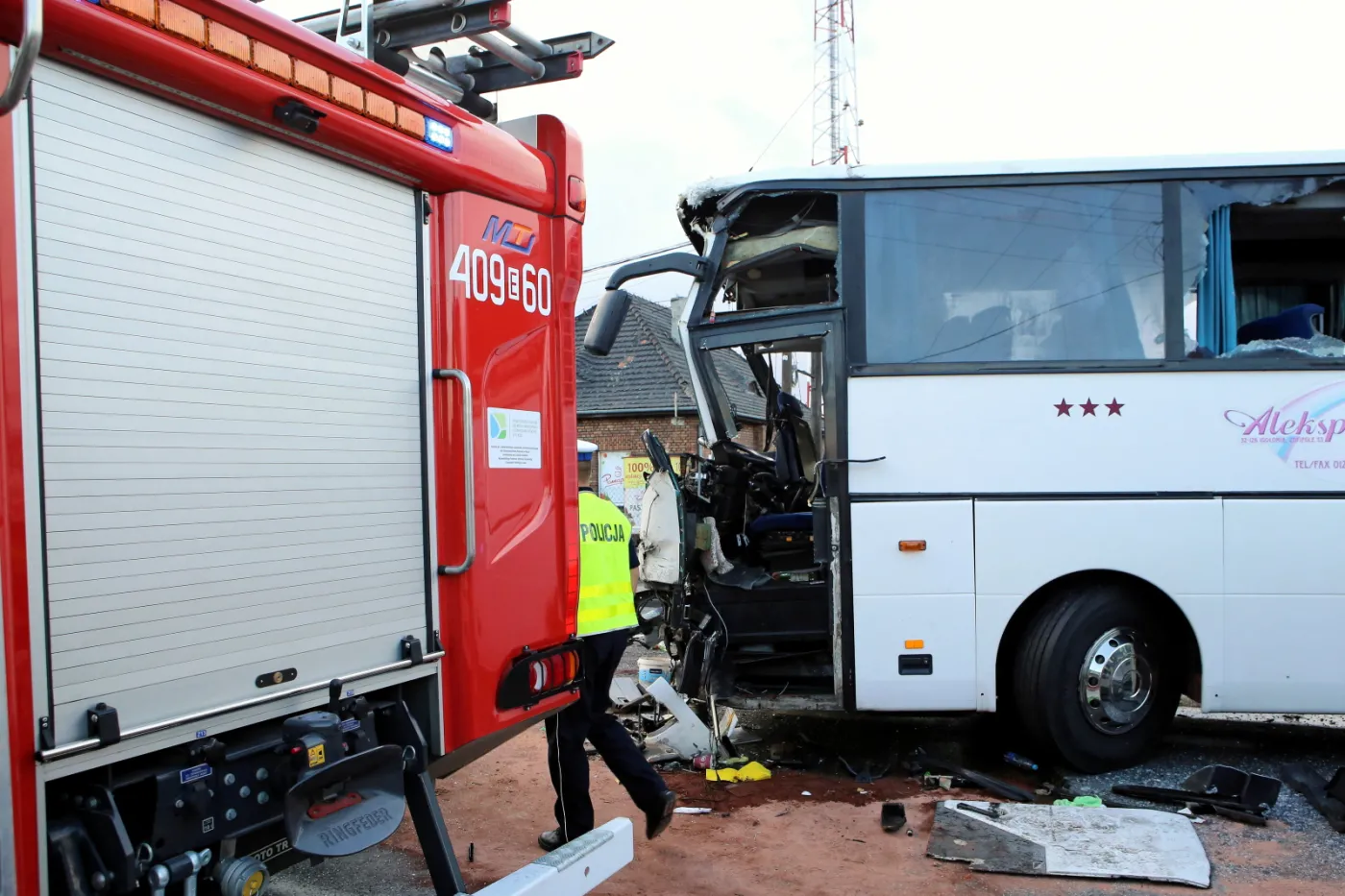10990431-miejsce-wypadku-dwoch-autokarow.jpg