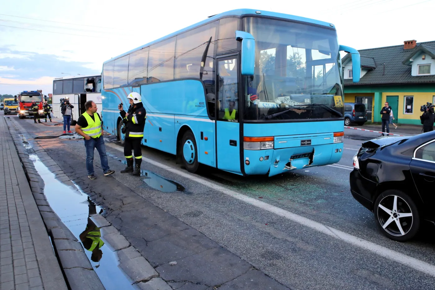 10990495-miejsce-wypadku-dwoch-autokarow.jpg