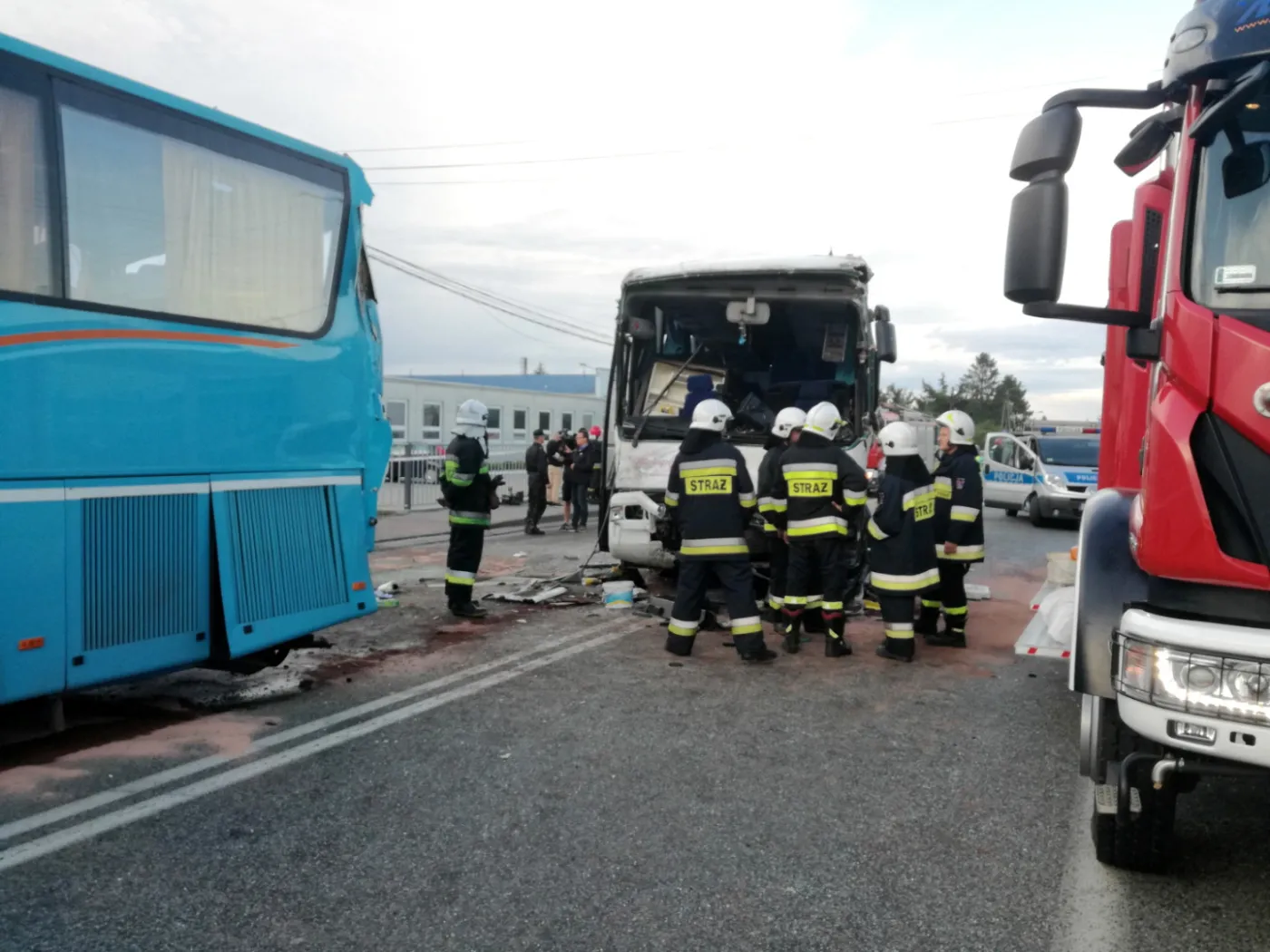 10990559-miejsce-wypadku-dwoch-autokarow.jpg