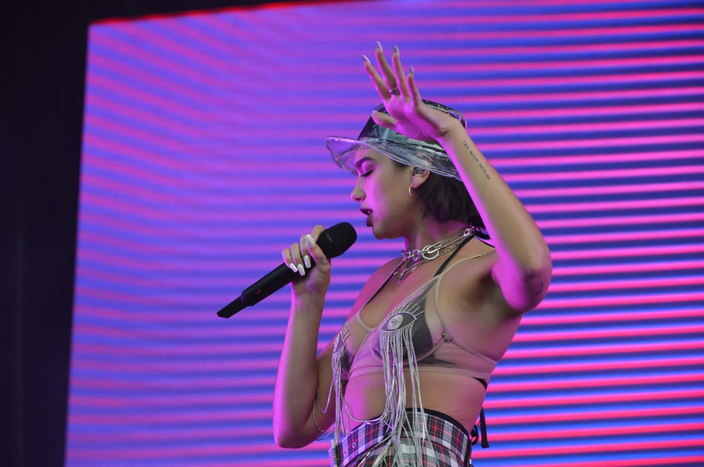 11004523-dua-lipa-podczas-orange-warsaw.jpg