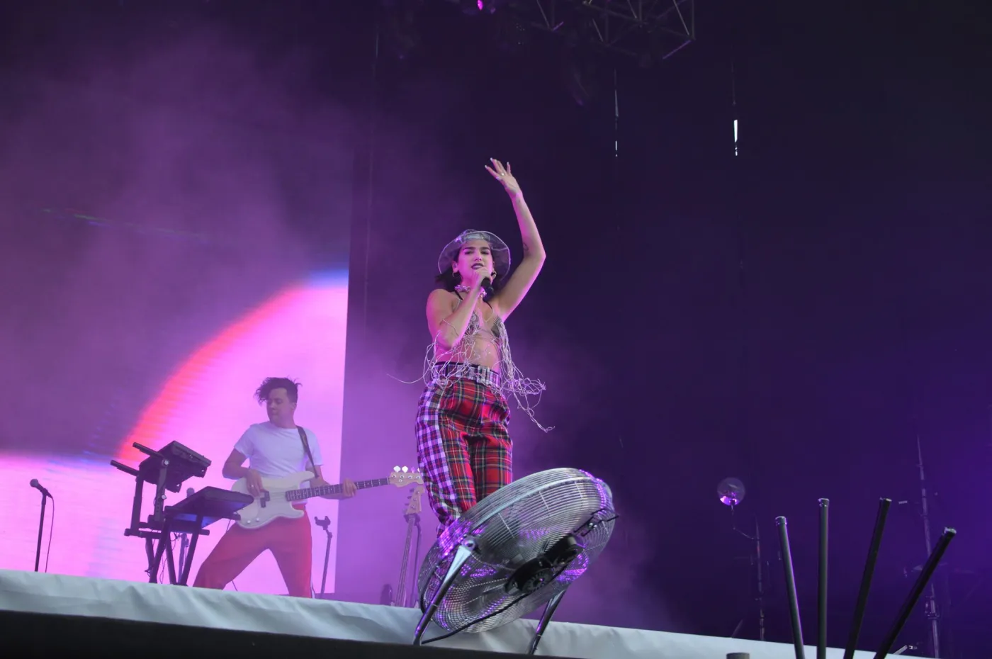 11004754-dua-lipa-podczas-orange-warsaw.jpg