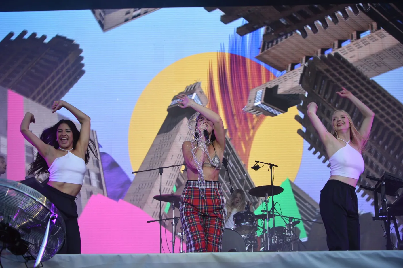 11005453-dua-lipa-podczas-orange-warsaw.jpg
