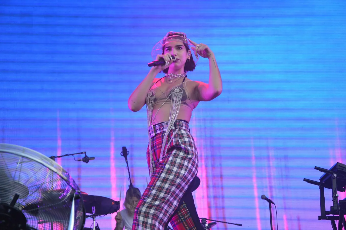 11005677-dua-lipa-podczas-orange-warsaw.jpg