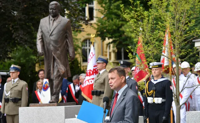Odsłonięcie pomnika Lecha Kaczyńskiego w Szczecinie. "Prezydent był człowiekiem Solidarności jeszcze przed jej powstaniem"