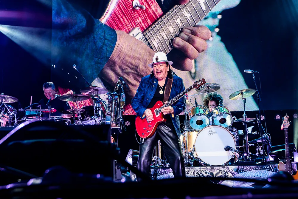 11046412-carlos-santana-na-life-festival.jpg