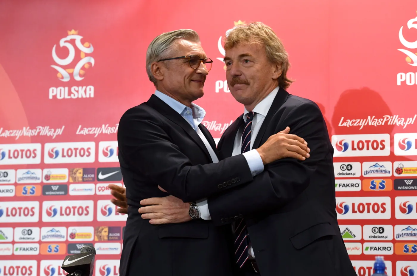 Prezes PZPN Zbigniew Boniek (P) i selekcjoner piłkarskiej reprezentacji Polski Adam Nawałka (L)
