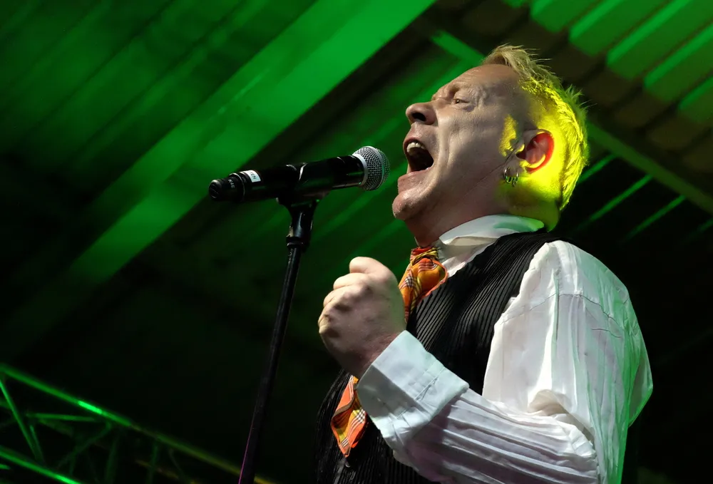 Ten miły starszy pan zagra na festiwalu w Jarocinie