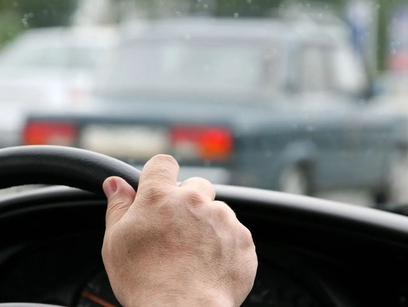 4,5 miliona aut w Polsce nie powinno jeździć po drogach. A jeżdżą. Co z tym zrobić?