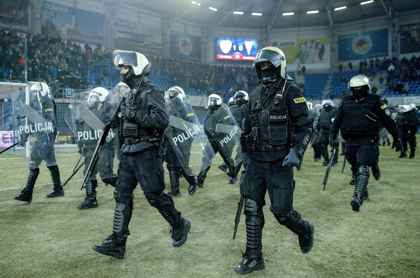 Kibice przerwali mecz Piast - Górnik