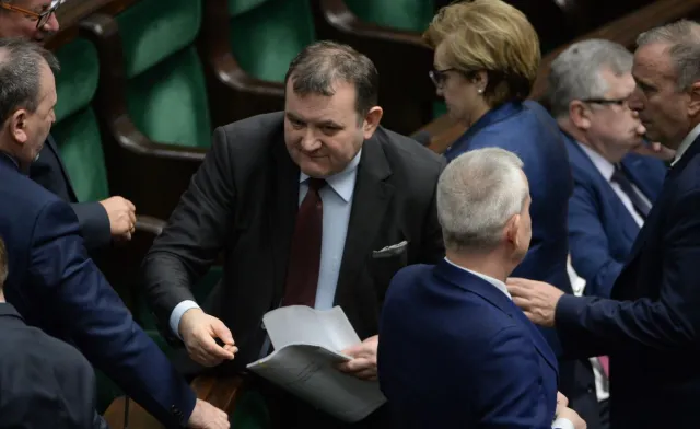 Poseł Gawłowski do Mateusza Morawieckiego: Czy pan jest skorumpowany? W tle ksiądz, pożyczka i ojciec premiera...