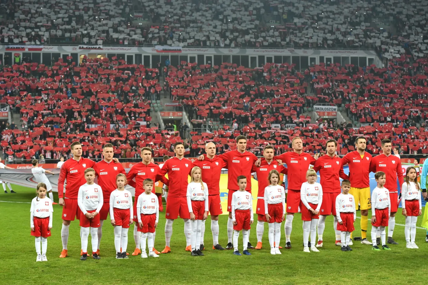 10862088-pilkarska-reprezentacja-polski.jpg