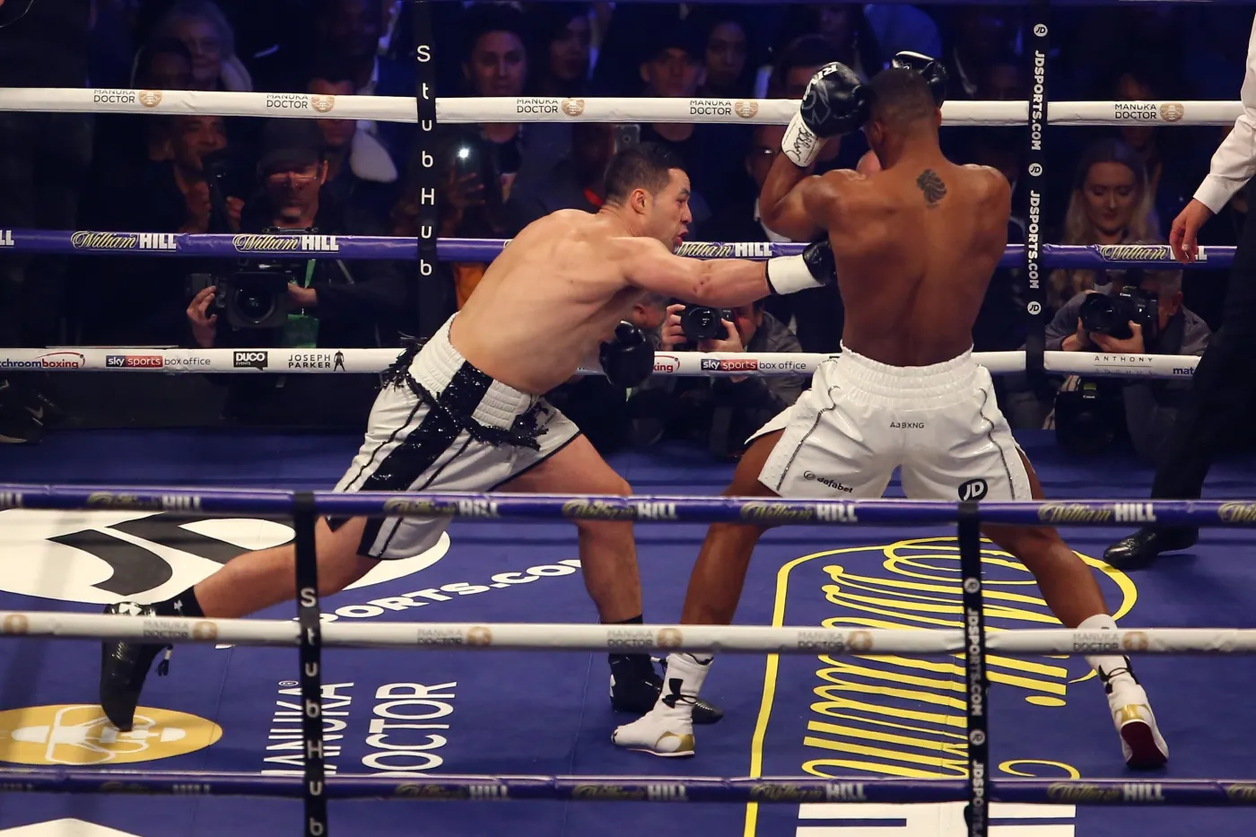 10877713-anthony-joshua-i-joseph-parker.jpg