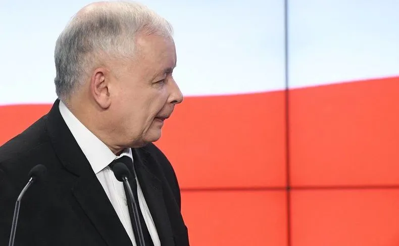 "Fakt" o kulisach posiedzenia klubu PiS. Prezes wściekły. "Nie możemy dać wygrać szajkom!"