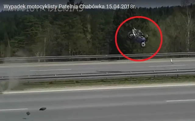 Wypadek motocyklisty na zakopiance. Co poszło nie tak? Dramatyczne wideo świadka