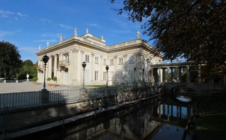 CBA weszło do warszawskich Łazienek. Kontrola dotyczy m.in. dzierżawy budynków na terenie Muzeum