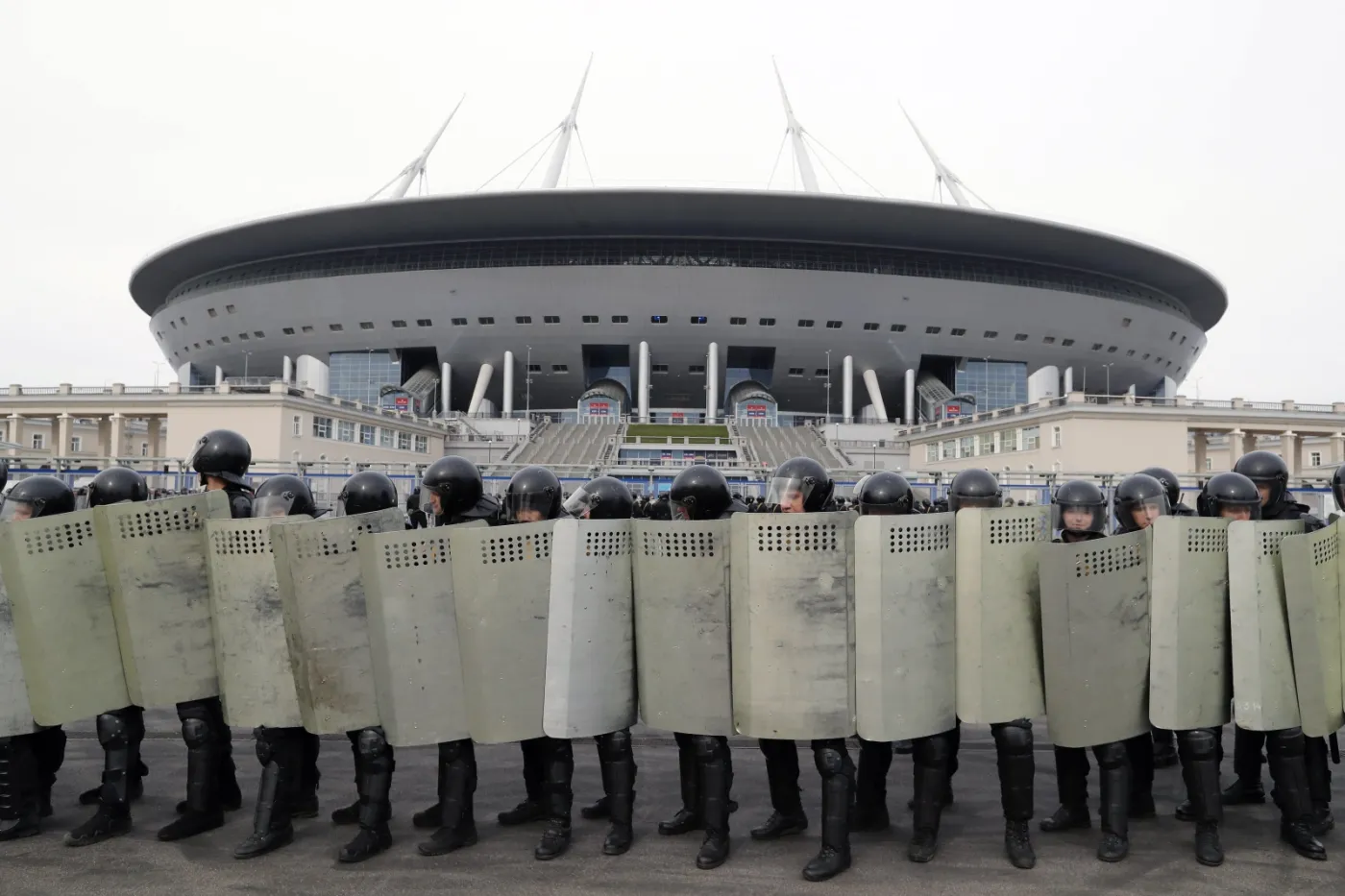 10919316-rosyjska-policja-cwiczy-przed.jpg