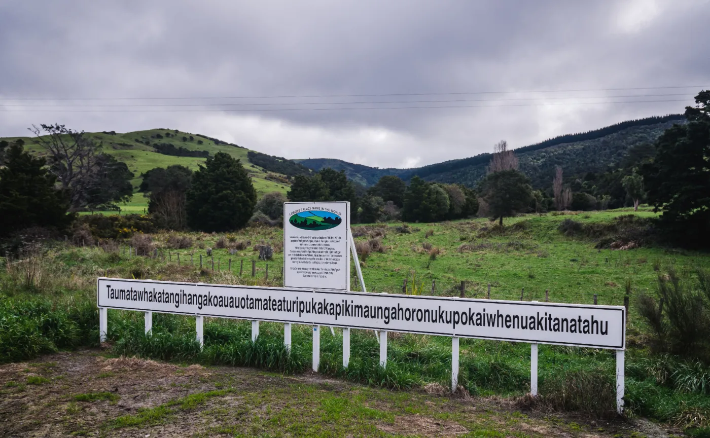 Taumatawhakatangihangakoauauotamateapokaiwhenuakitanatahu