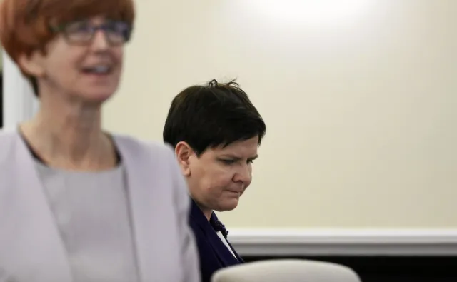 Są wnioski o wotum nieufności wobec Szydło i Rafalskiej. "Gdzie jest 657 mln zł? Zasiliły fundusze nagród dla PiS?"