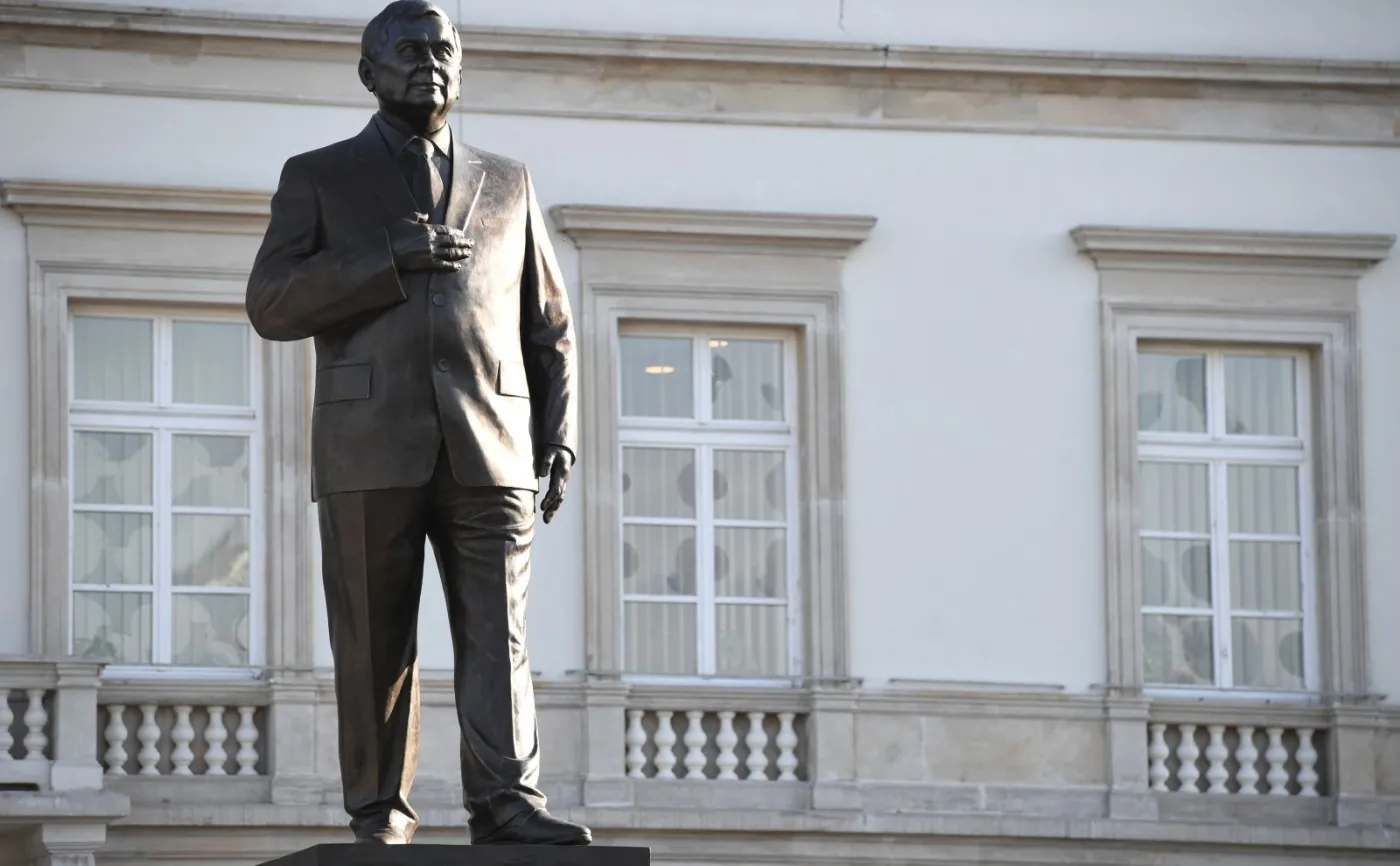Pomnik Lecha Kaczyńskiego na pl. Piłsudskiego