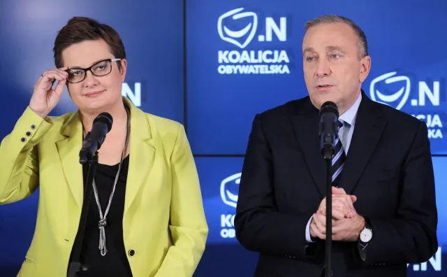 "Patologia, skandal, ośmiornica PiS". Opozycja jednym głosem domaga się komisji śledczej ds. afery KNF