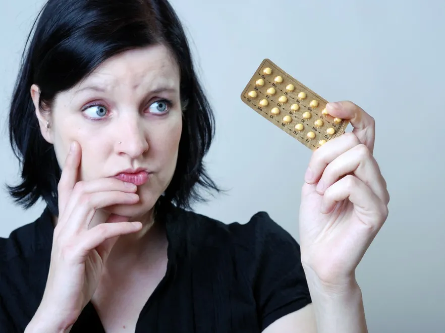 Bezpieczeństwo na 100%? Niekoniecznie, jeśli stosując pigułki antykoncepcyjne, przyjmiesz antybiotyk albo...