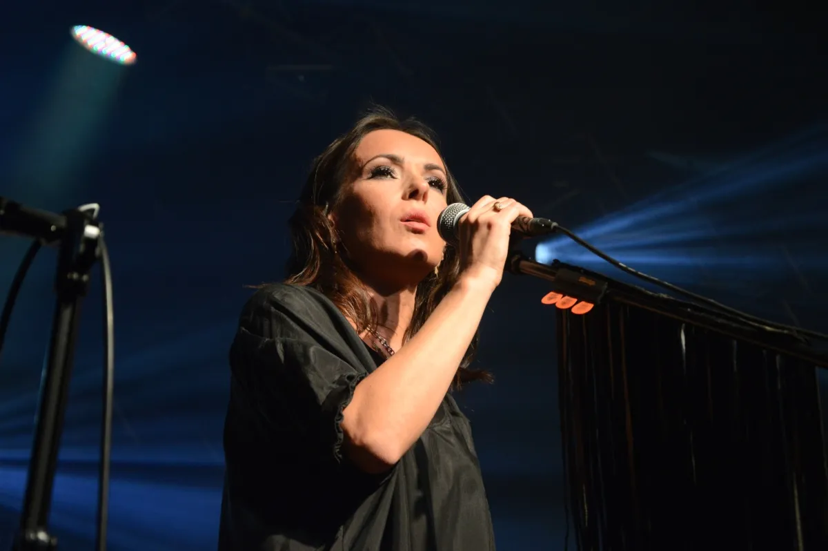 11787803-kasia-kowalska-na-scenie-klubu.jpg