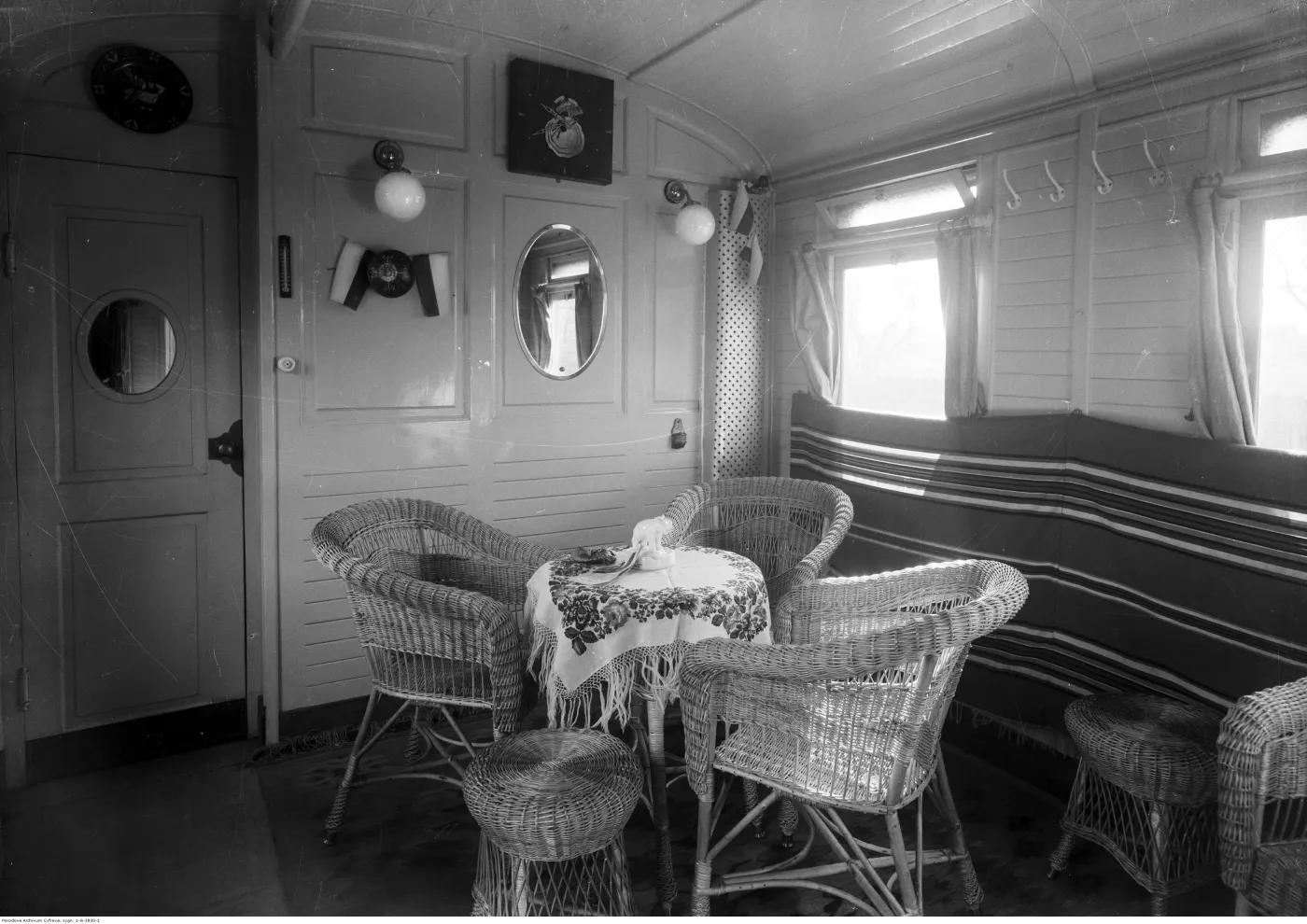 "Na narty z foką i dziobem w plecaku", czyli turystyka zimowa w II RP