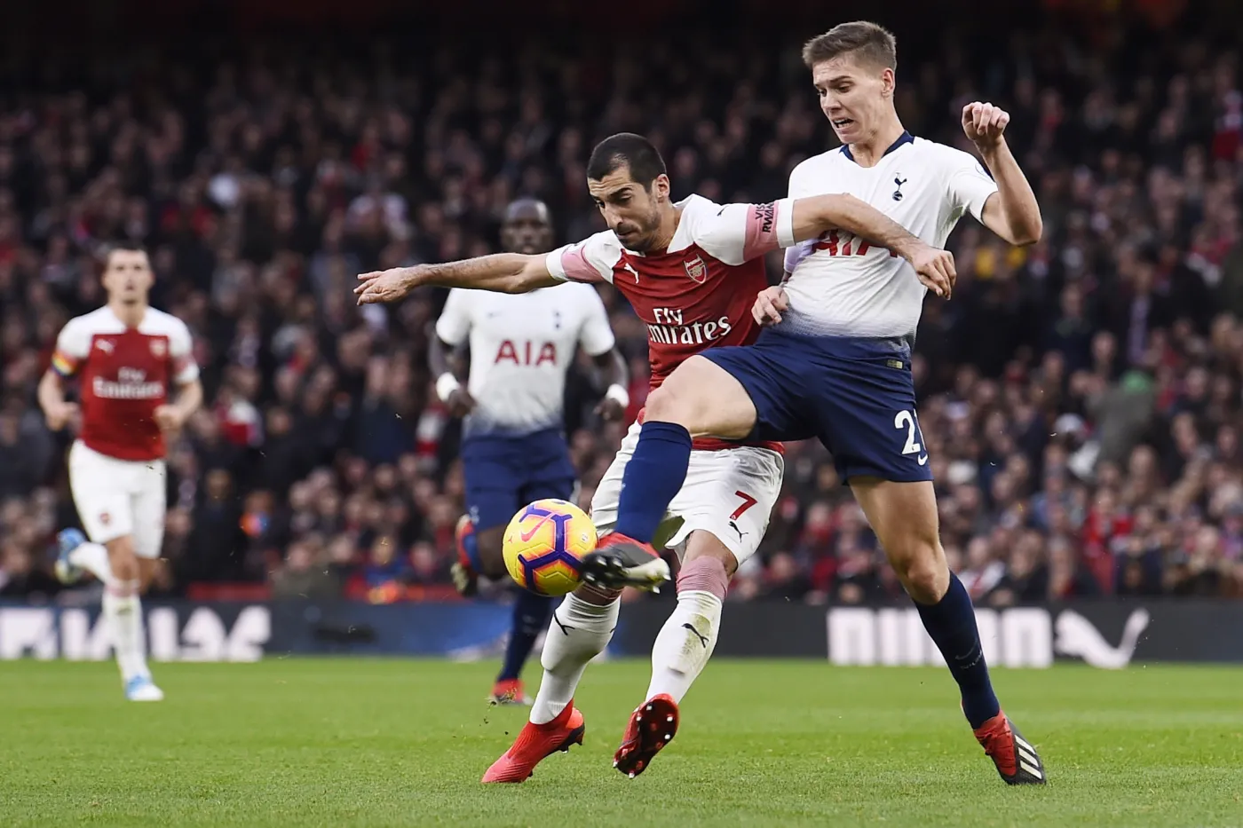 Henrikh Mkhitaryan i Juan Foyth