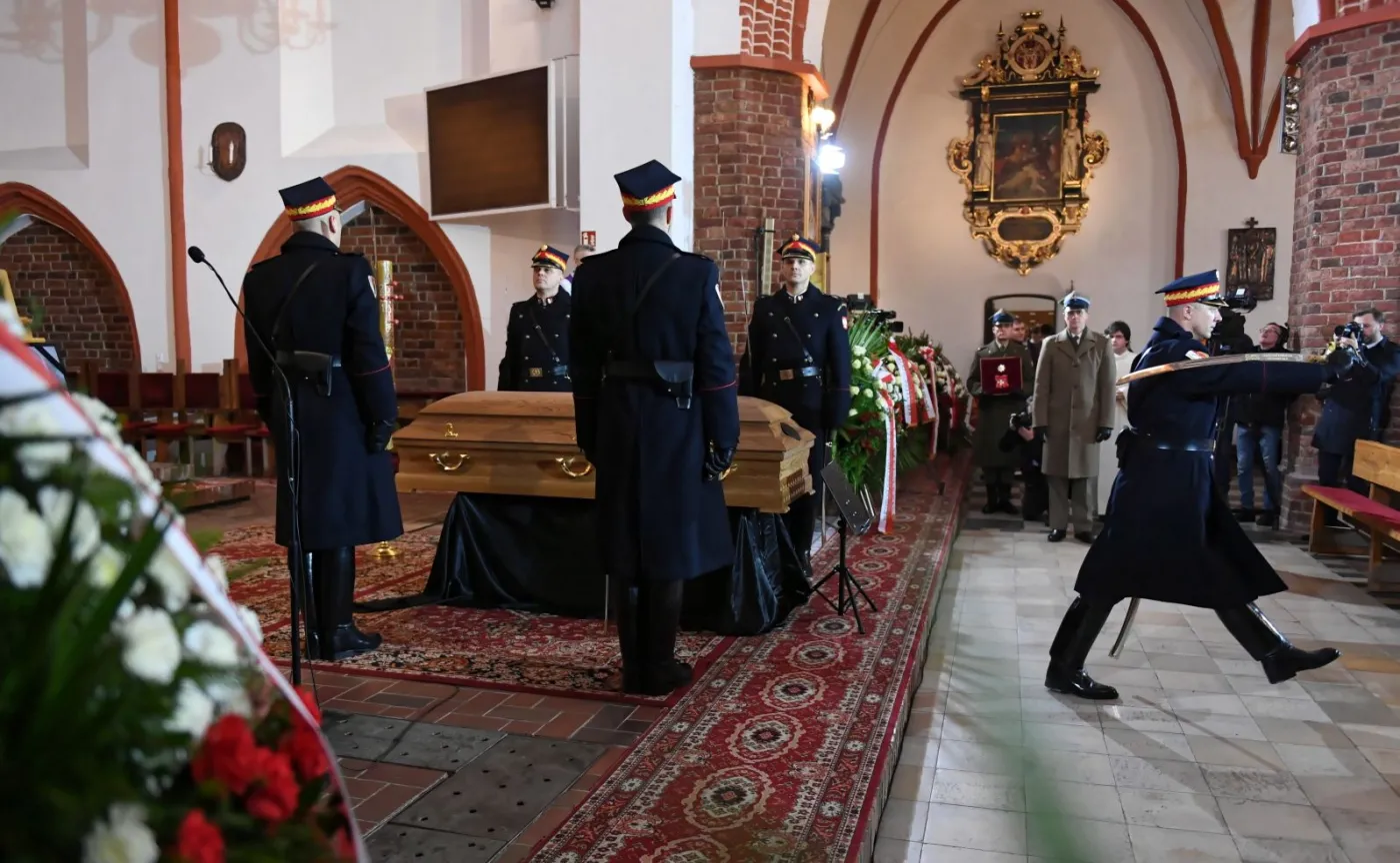 Prezydent odznaczył pośmiertnie Jolantę Szczypińską Orderem Odrodzenia Polski. Uroczystości pogrzebowe w Słupsku [GALERIA]