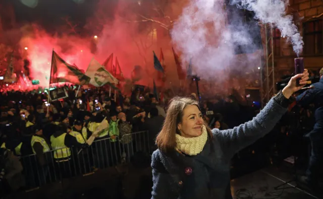 Węgrzy wstają z kolan. Rząd Orbana sam związał sobie ręce narracją antymigracyjną