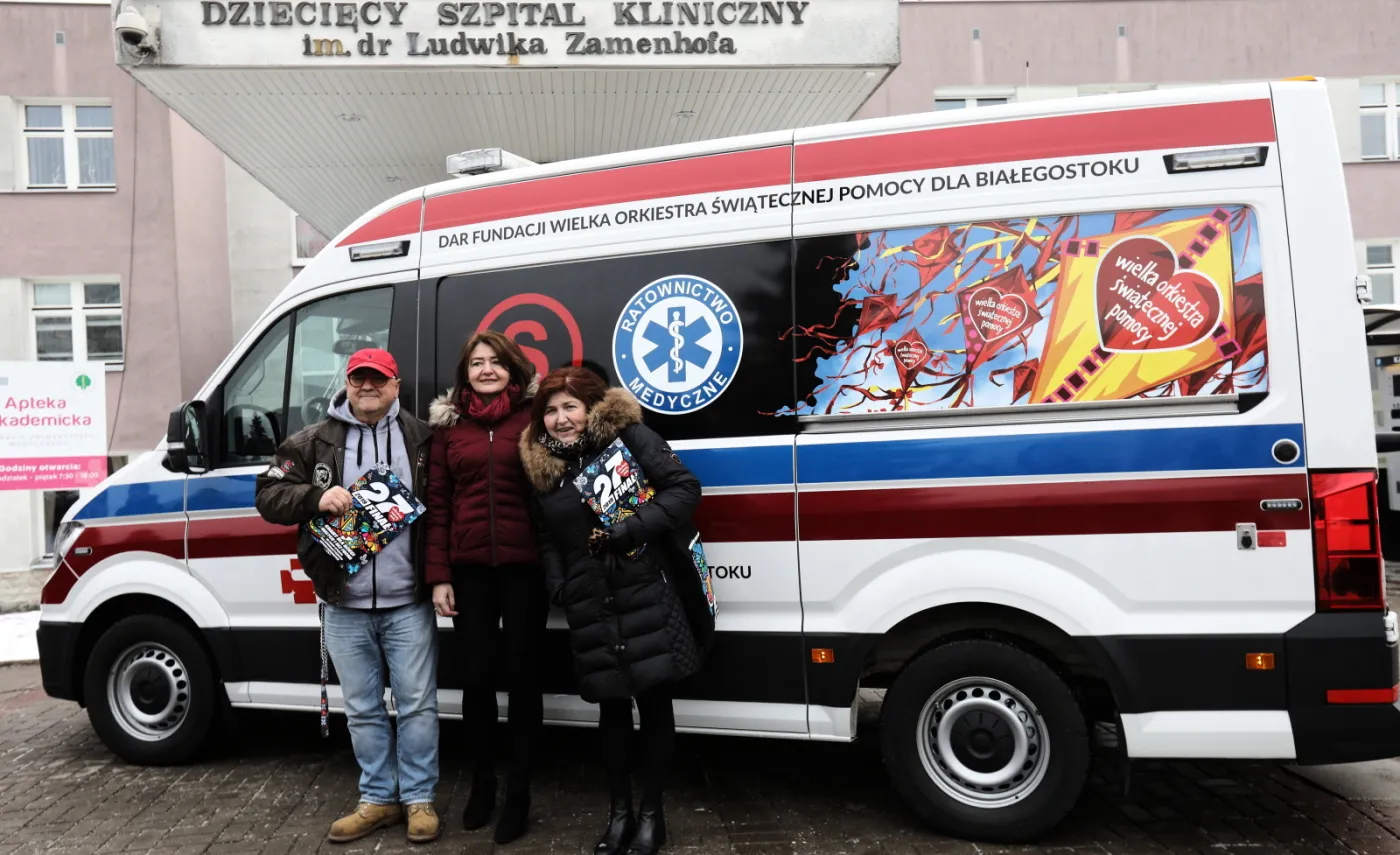 11977468-karetka-od-wosp-dla-szpitala-w.jpg